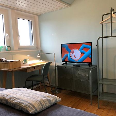 Blaues Zimmer Mit Grossem Balkon, Bad Ist Ein Traum, 50 Schritte Zum Radweg Am Main,Ideal For Short Stay Mainstockheim Exterior foto