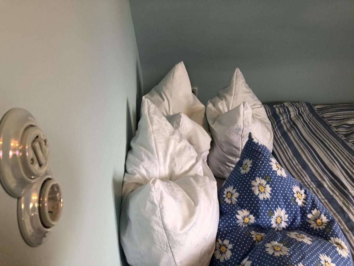 Blaues Zimmer Mit Grossem Balkon, Bad Ist Ein Traum, 50 Schritte Zum Radweg Am Main,Ideal For Short Stay Mainstockheim Exterior foto