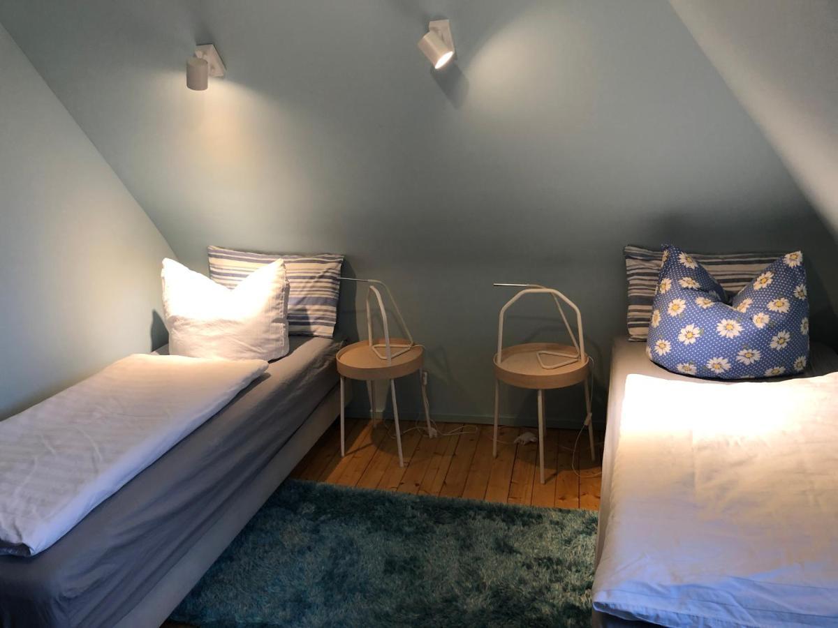 Blaues Zimmer Mit Grossem Balkon, Bad Ist Ein Traum, 50 Schritte Zum Radweg Am Main,Ideal For Short Stay Mainstockheim Exterior foto