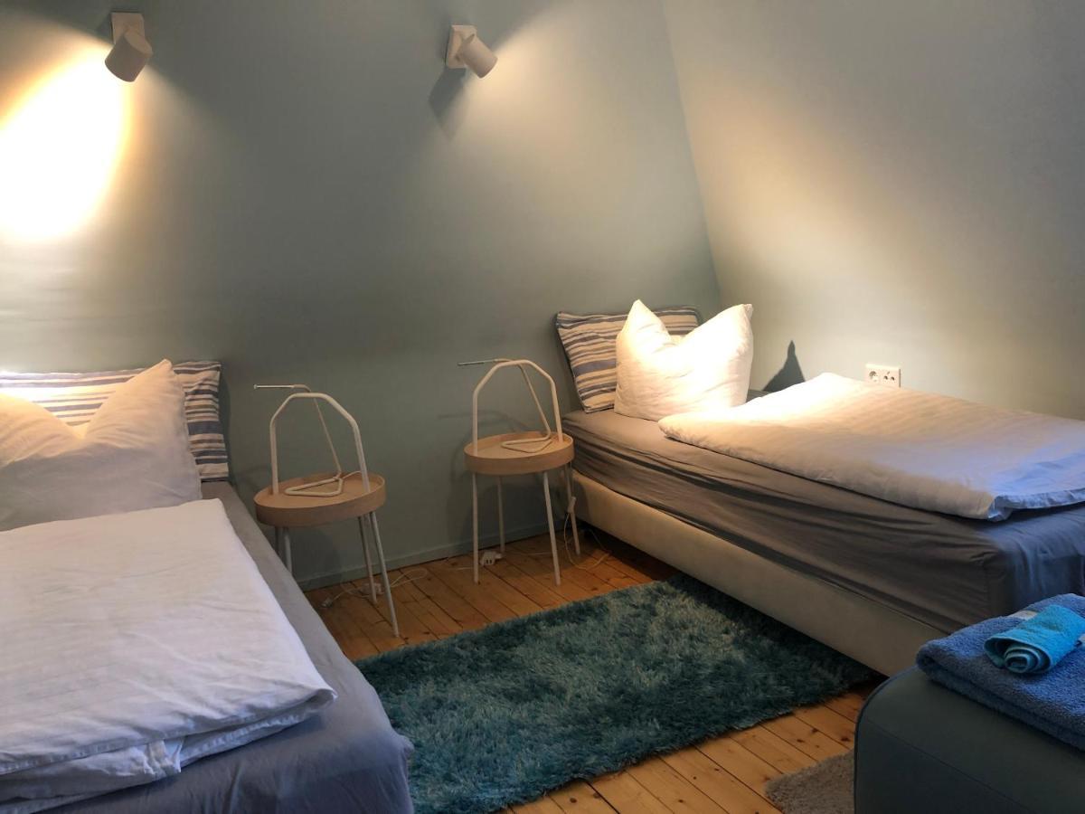 Blaues Zimmer Mit Grossem Balkon, Bad Ist Ein Traum, 50 Schritte Zum Radweg Am Main,Ideal For Short Stay Mainstockheim Exterior foto