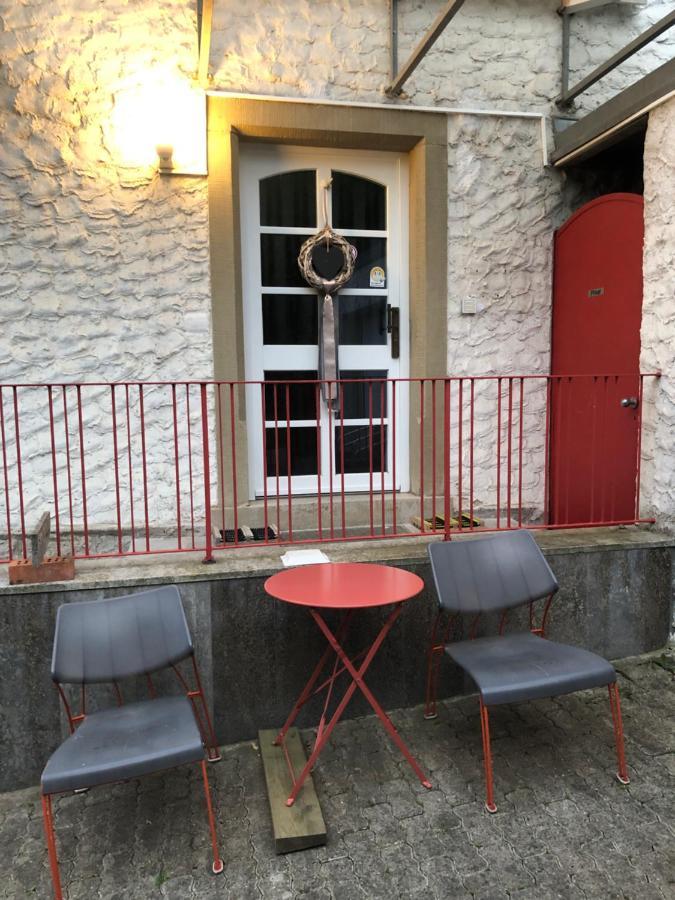 Blaues Zimmer Mit Grossem Balkon, Bad Ist Ein Traum, 50 Schritte Zum Radweg Am Main,Ideal For Short Stay Mainstockheim Exterior foto