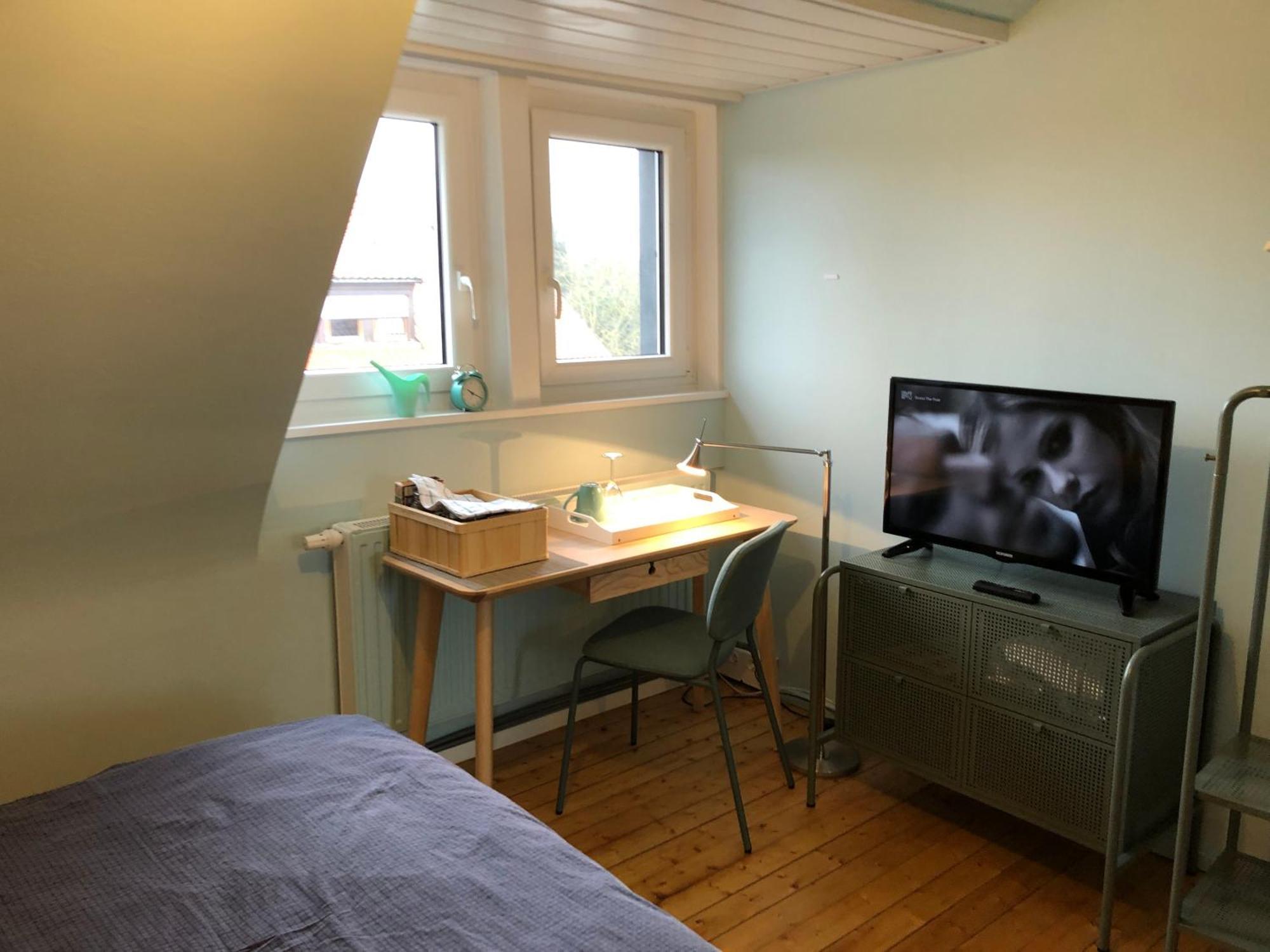 Blaues Zimmer Mit Grossem Balkon, Bad Ist Ein Traum, 50 Schritte Zum Radweg Am Main,Ideal For Short Stay Mainstockheim Exterior foto